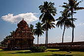 The great Chola temples of Tamil Nadu - The Brihadisvara temple of Gangaikondacholapuram. The Kailasa South (Tenkailasa) shrine. 